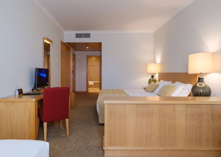 Habitación triple estándar Hotel Santa Maria Fátima Habitación triple estándar Hotel Santa Maria Fátima