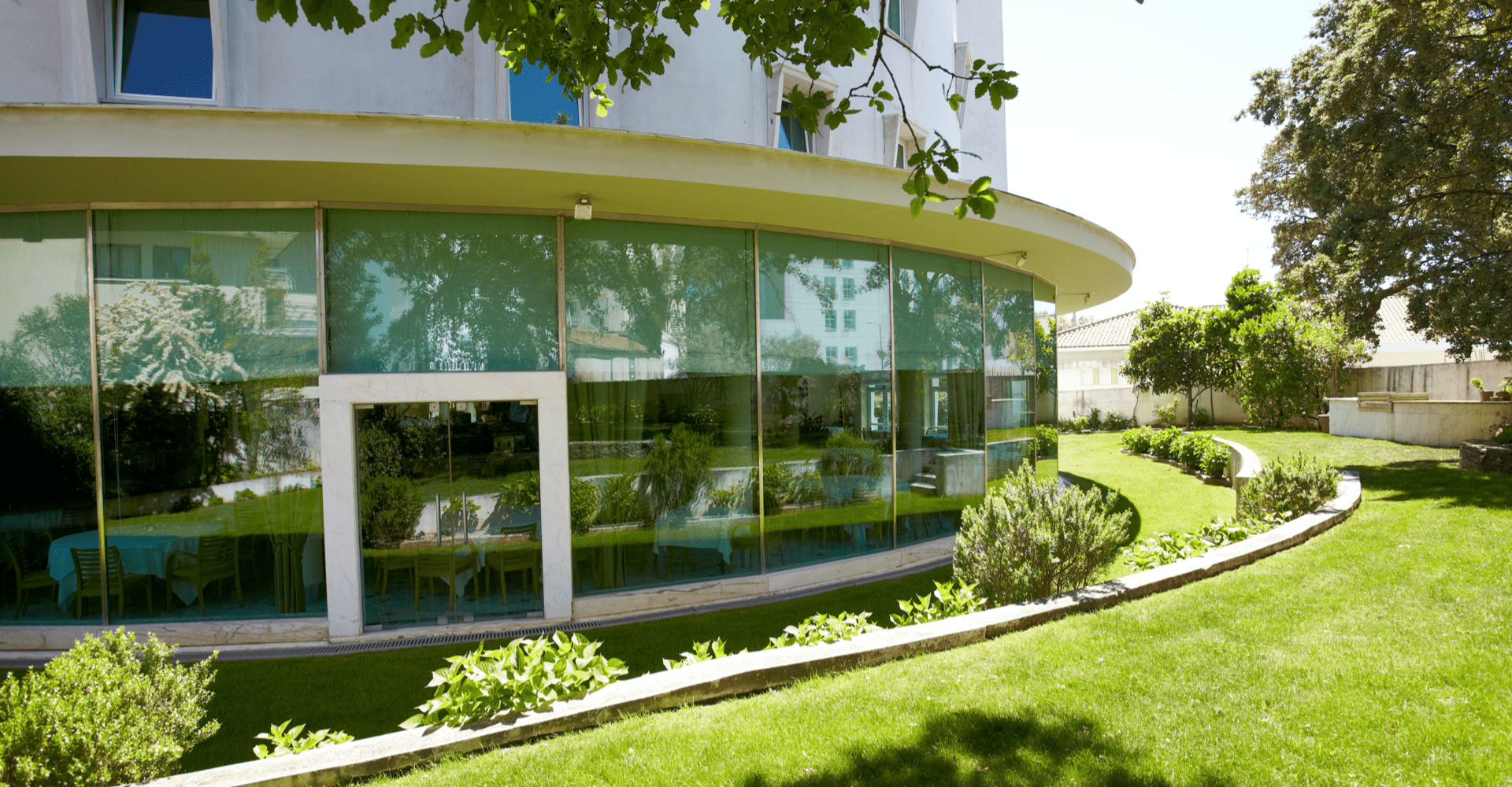 Un entorno de paz y tranquilidad a 2 minutos del Santuario. Hotel Santa Maria Fátima Un entorno de paz y tranquilidad a 2 minutos del Santuario. Hotel Santa Maria Fátima