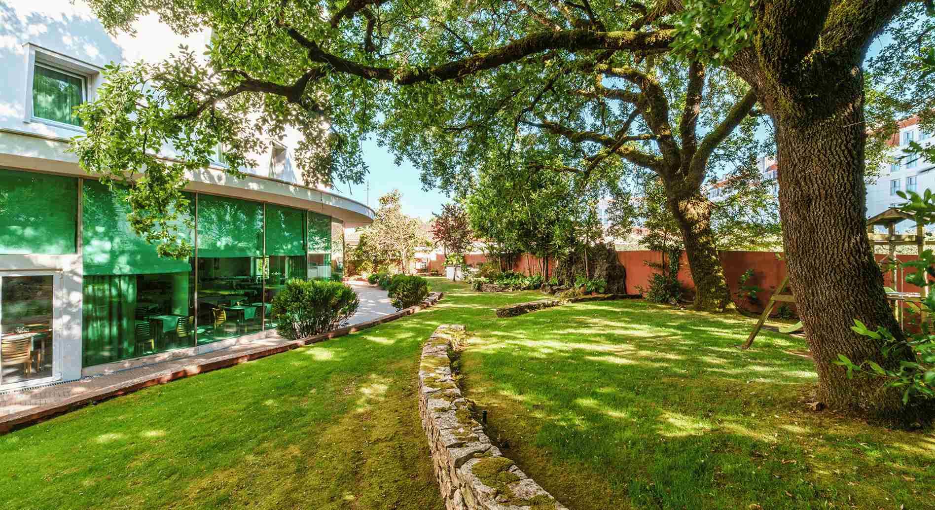 Un entorno de paz y tranquilidad a 2 minutos del Santuario. Hotel Santa Maria Fátima Un entorno de paz y tranquilidad a 2 minutos del Santuario. Hotel Santa Maria Fátima